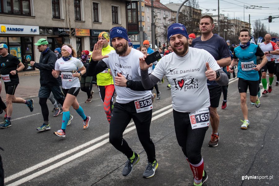 Biegacze jak zwykle uśmiechnięci i gotowi do walki o każdą sekundę! / fot. gdyniasport.pl