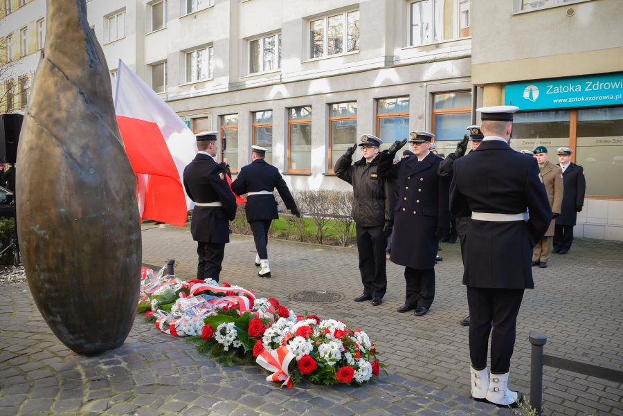 Miejskie uroczystości pod pomnikiem Ofiar Terroru Komunistycznego przy ul. Pułaskiego, fot. st. chor. szt. mar. Piotr Leoniak