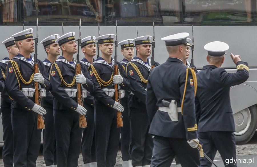 Odsłonięcie tablicy poświęconej oficerom polskiej Marynarki Wojennej 