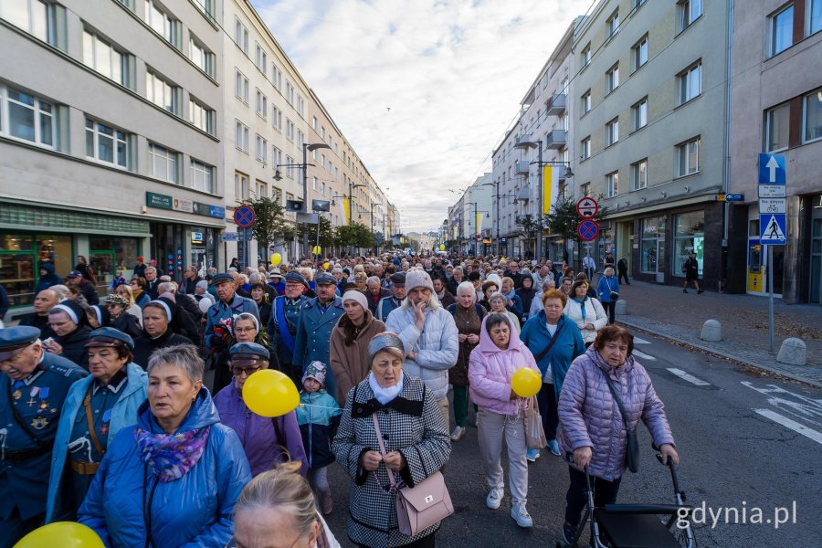 Poch&oacute;d na ulicy Świętojańskiej 