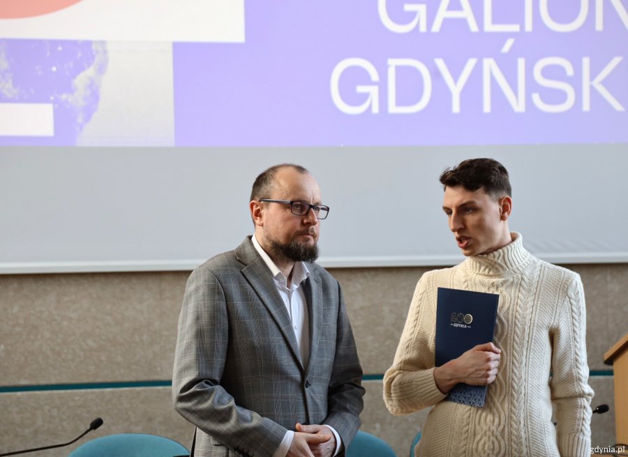 Na zdjęciu: Mariusz Bzdęga, dyrektor zarządzający ds. kultury i aktywności mieszkańc&oacute;w i Krzysztof Berendt, aktor i członek Gdyńskiej Rady Kultury (fot. Magda Śliżewska)