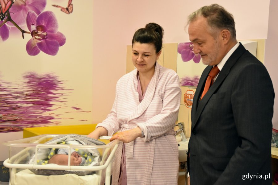 Maluchy i ich mamy odwiedził prezydent Gdyni Wojciech Szczurek // fot. Magdalena Czernek
