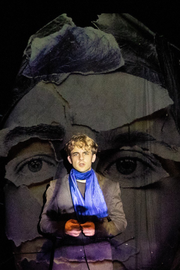 Bartłomiej Deklewa w nowym spektaklu Teatru Gdynia Główna pt. „Kto zabił w Konitzville”