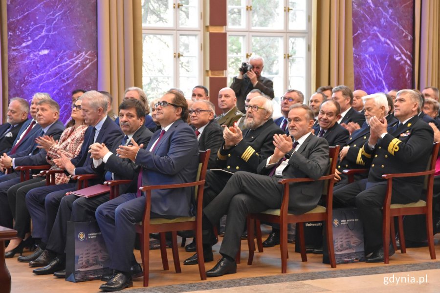 W uroczystości z okazji 99. urodzin Uniwersytetu Morskiego wziął udział m.in. prezydent Gdyni Wojciech Szczurek // fot. Magdalena Czernek