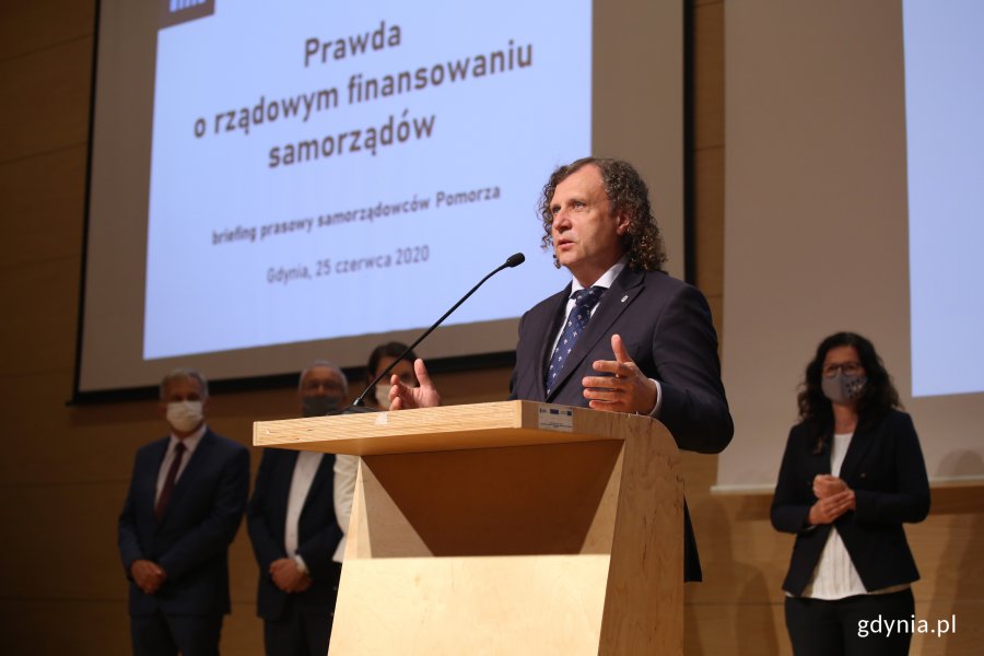 Jacek Karnowski - prezydent Sopotu. Briefing prasowy pomorskich samorządowców nt. kondycji budżetów miast, gmin i powiatów, fot. Przemysław Kozłowski