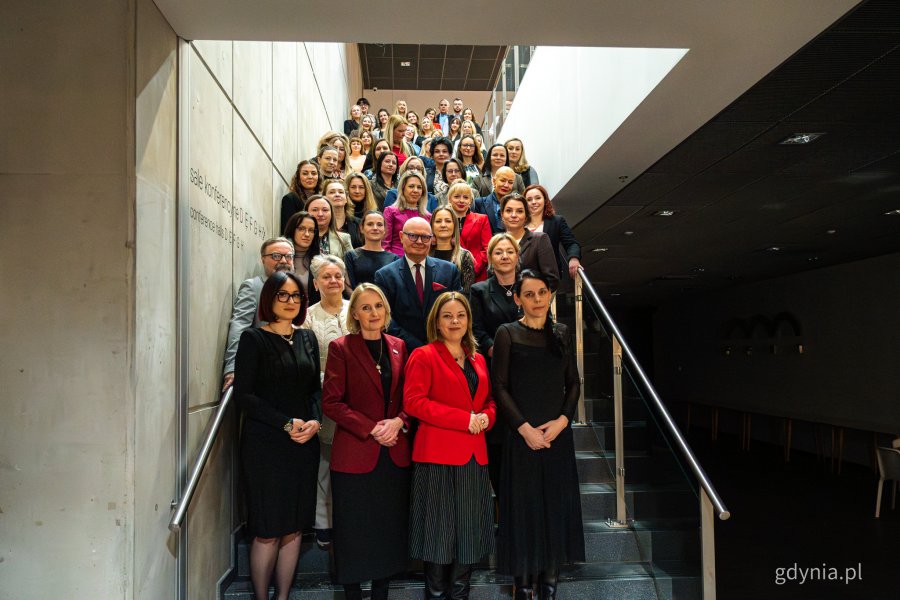 Spotkanie pracownik&oacute;w Powiatowego Urzędu Pracy w Gdyni z okazji Dnia Pracownika Publicznych Służb Zatrudnienia (fot. Kamil Złoch)