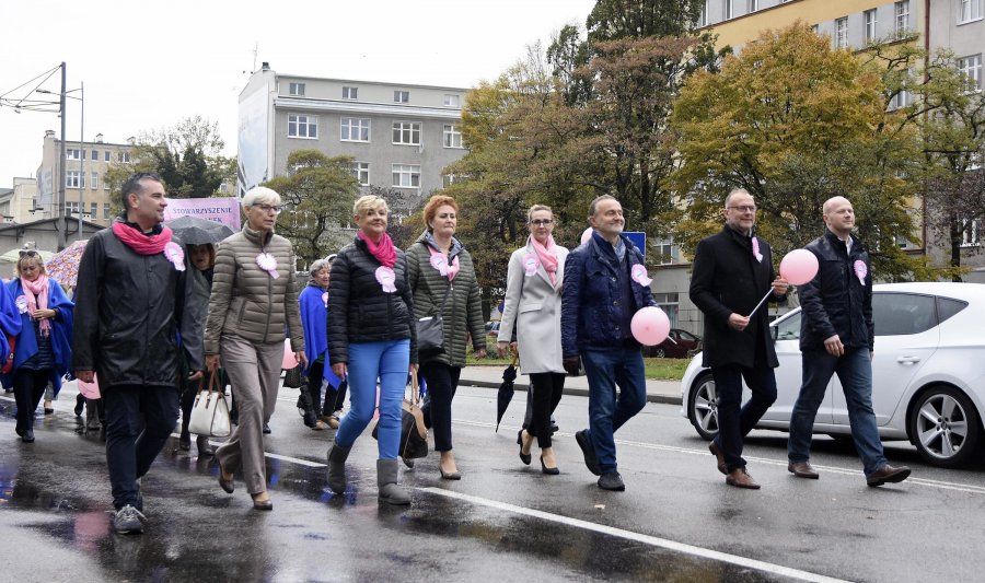 Marsz Różowej Wstążki już po raz 20. przeszedł ulicami Gdyni, fot. Kamil Złoch