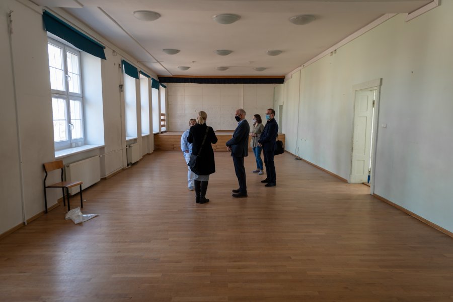 Budynek dawnej szkoły przy ul. 10 lutego zaadaptowany zostanie na potrzeby Centrum Nowoczesnego Seniora // fot. Laboratorium Innowacji Społecznych