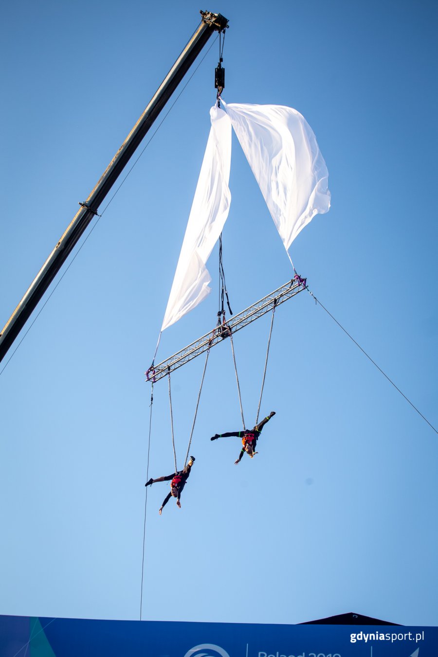 Podniebne akrobacje zakończyły ceremonię otwarcia / fot. gdyniasport.pl