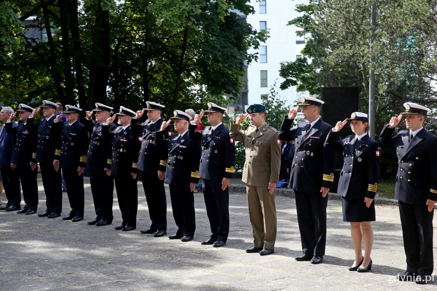 Przedstawiciele Marynarki Wojennej podczas gdyńskich obchodów 82. rocznicy agresji niemieckiej na Polskę // fot. Przemysław Kozłowski
