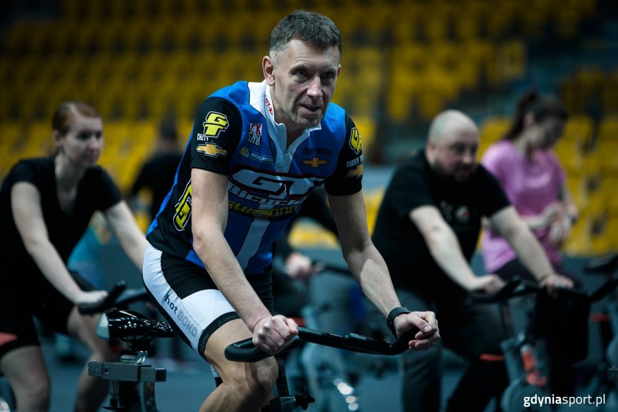 Uczestnicy w trakcie ćwiczeń indoor cycling (fot. Mariusz Mazurczak)