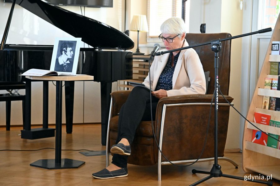 Joanna Zielińska - przewodnicząca Rady Miasta Gdyni w Konsulacie Kultury podczas 11. edycji Narodowego Czytania // fot. Magdalena Czernek
