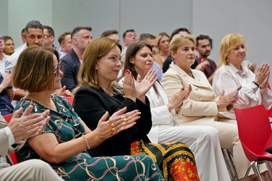 W ceremonii wręczenia plakiet Michelin 2026 wzięły udział m.in.: wiceprezydentka Gdyni Oktawia Gorzeńska oraz Mariola Śrubarczyk-Cichowska &ndash; wiceprzewodnicząca Rady Miasta Gdyni i radna Teresa Bysewska