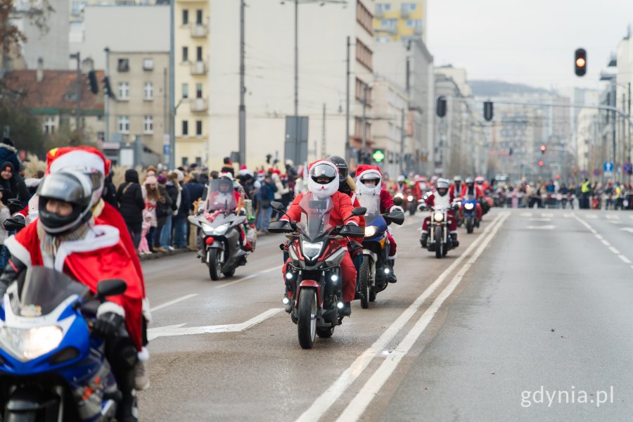 Przejazd przez Gdynię w ramach 23. edycji akcji &bdquo;Mikołaje na motocyklach&rdquo; (fot. Paweł Budziński)