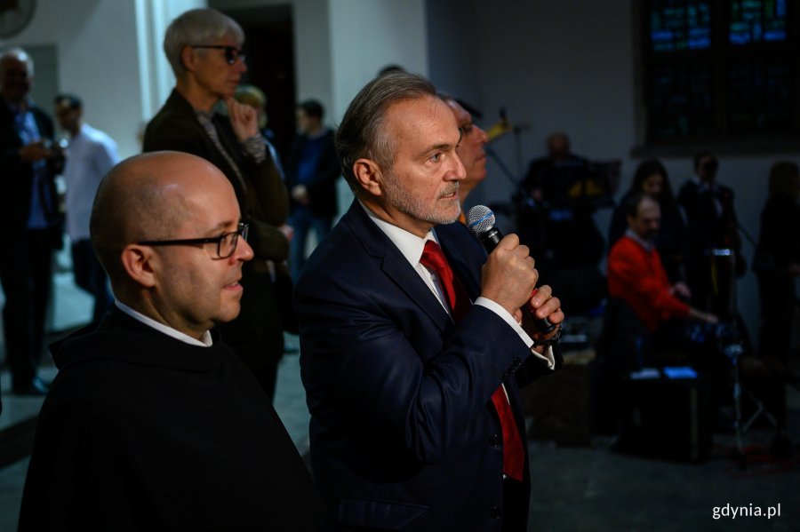 Gości wigilijnego spotkania przywotał prezydent Gdyni Wojciech Szczurek // fot. Dawid Linkowski