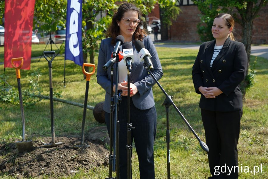 Na zdjęciu: prezydent Aleksandra Dulkiewicz oraz prezydent Gdyni Aleksandra Kosiorek (fot. Magdalena Starnawska)