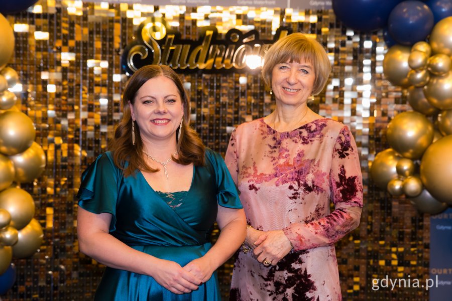 Aleksandra Kosiorek, prezydent Gdyni wraz z Anną Marlewską, dyrektorką ZSAE (fot. Paweł Budziński)