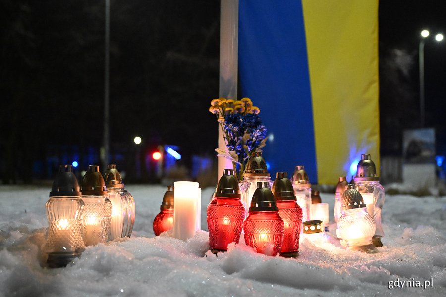 Zapalone znicze na Placu Wolnej Ukrainy 