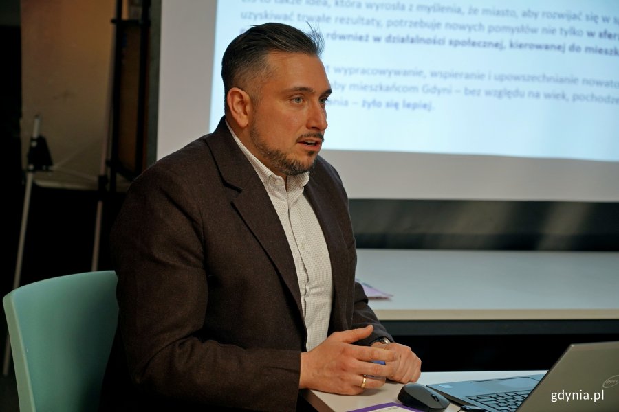 Maciej Kochanowski &ndash; dyrektor Laboratorium Innowacji Społecznych podczas wystąpienia na IV posiedzeniu Rady ds. Mężczyzn 