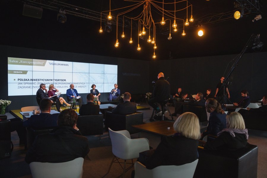Wystąpienie wiceprezydent Gdyni Katarzyny Gruszeckiej-Spychały w panelu dyskusyjnym podczas XXVII Forum Ekonomicznego w Krynicy-Zdrój // fot. Natalia Miedziak-Skonieczna
