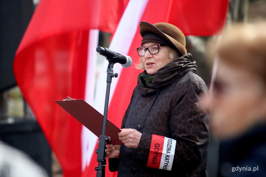 Barbara Pytko, prezes stowarzyszenia Gdyńska Rodzina Katyńska podczas uroczystości z okazji Dnia Pamięci Ofiar Zbrodni Katyńskiej // fot. Przemysław Kozłowski