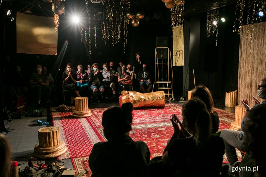 Festiwal "Pociąg do miasta" zainaugurował pokaz spektaklu "PeKiN" // fot. Karol Stańczak