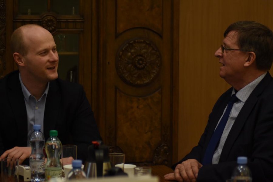Spotkanie w sprawie przekazania sprzętu dla szkoły w Podjazdach // fot. Lechosław Dzierżak