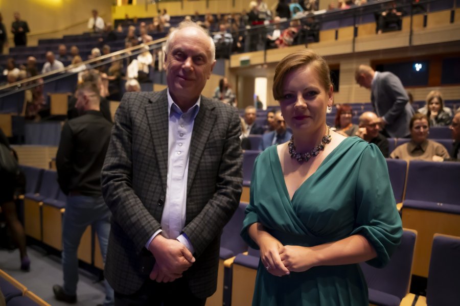 Prezydent Gdyni Aleksandra Kosiorek i Leszek Kopeć - dyrektor Festiwalu Polskich Filmów Fabularnych podczas gali otwarcia festiwalu