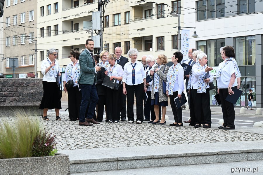 Ludzie w kaszubskich strojach