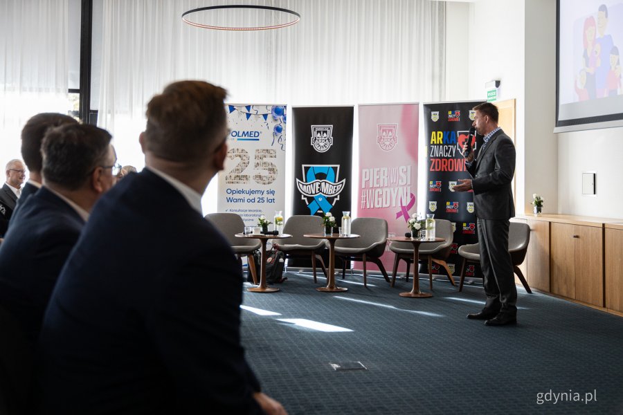 Marcin Gruchała. Konferencja European Healthy Stadia Network zorganizowana przez Arkę Gdynia, Gdański Uniwersytet Medyczny i Gdyńskie Centrum Zdrowia (fot. Kamil Złoch)