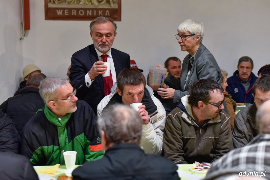 Gdyńskie śniadanie wielkanocne dla samotnych i potrzebujących, fot. Dawid Linkowski