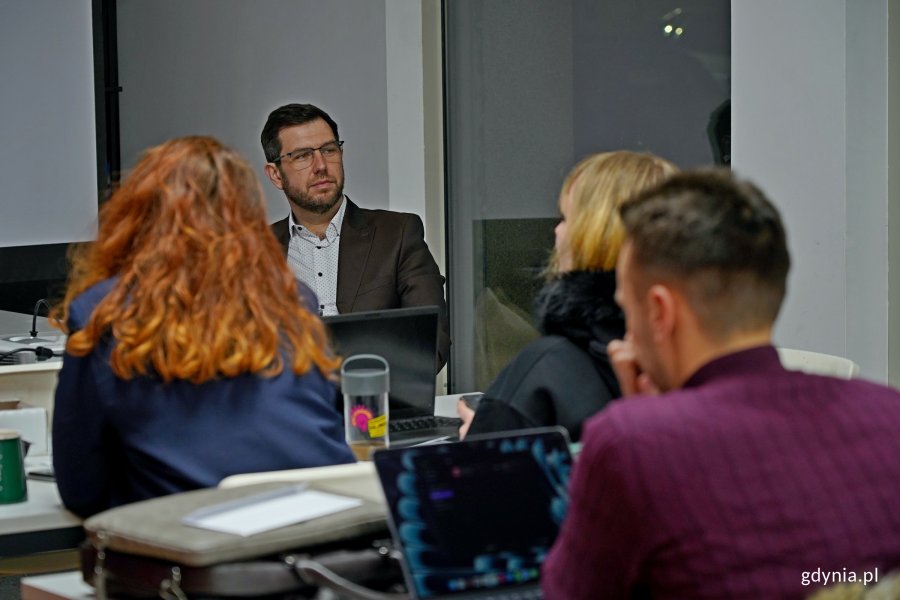 mec. Marcin Zawisza &ndash; przewodniczący Rady ds. Mężczyzn oraz jej członkowie podczas IV posiedzenia 