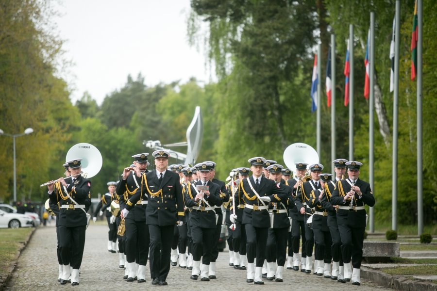 Orkiestra Reprezentacyjna Marynarki Wojennej podczas uroczystości z okazji 80. rocznicy wyzwolenia obozu koncentracyjnego Stutthof