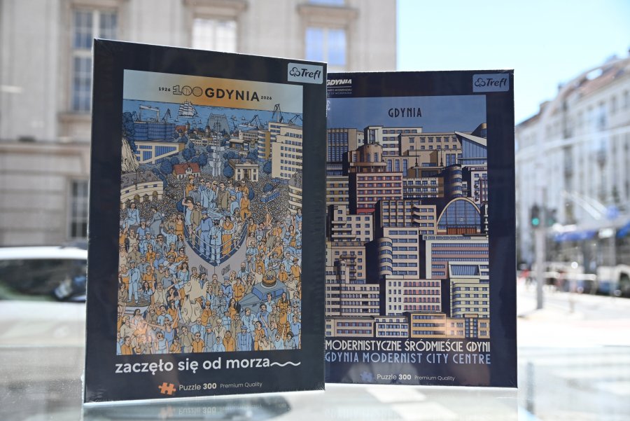 Z Miejskiej Informacji Turystycznej można wr&oacute;cić z puzzlami z plakatem stulecia miasta i modernistycznym Śr&oacute;dmieściem