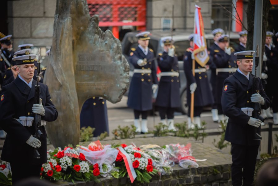 Miejskie uroczystości pod pomnikiem Ofiar Terroru Komunistycznego przy ul. Pułaskiego, fot. st. chor. szt. mar. Piotr Leoniak