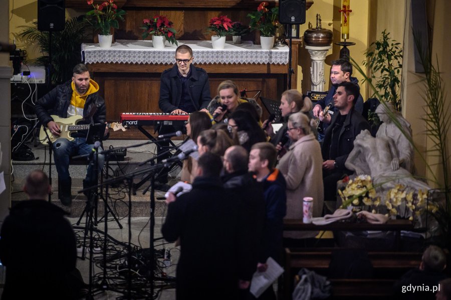 Inauguracja tegorocznego Przeglądu Teatrów Amatorskich „Kurtyna” w kościele na Małym Kacku, fot. Dawid Linkowski