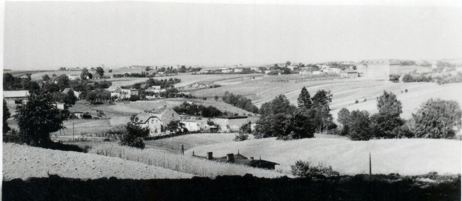 Widok na ulicę Orną i budynek szkoły zza Obwodnicy Trójmiasta, 1962 r.