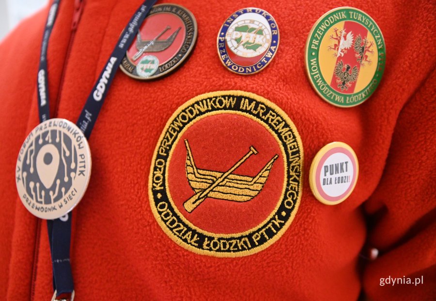Na zdjęciu naszywka koła PTTK z Łodzi