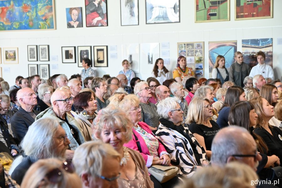 Uczestnicy jubileuszu w sali ART39