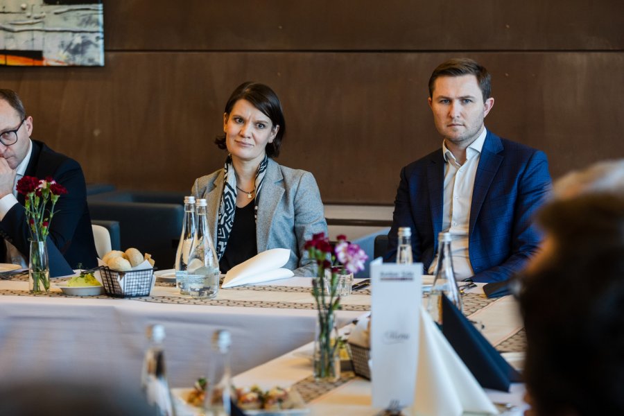 Założycielskie spotkanie Think Tanku „Metropolia”. Na zdjęciu m.in. Katarzyna Gruszecka-Spychała, Wiceprezydent Gdyni ds. gospodarki oraz Piotr Grzelak, wiceprezydent Gdańska. Fot. Karol Stańczak