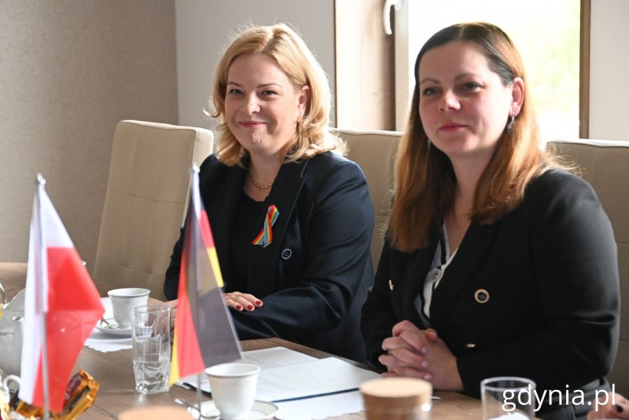 Na zdjęciu (od lewej): wiceprezydentka Gdyni Oktawia Gorzeńska i prezydent Gdyni Aleksandra Kosiorek (fot. Magdalena Starnawska)