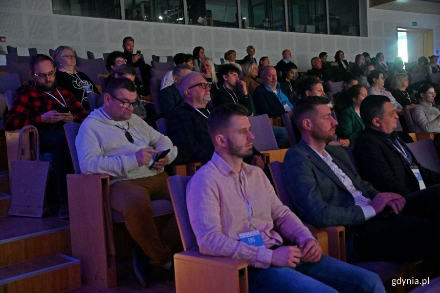 Uczestnicy konferencji Edu Day Gdynia 2024 w sali konferencyjnej Pomorskiego Parku Naukowo-Technologicznego
