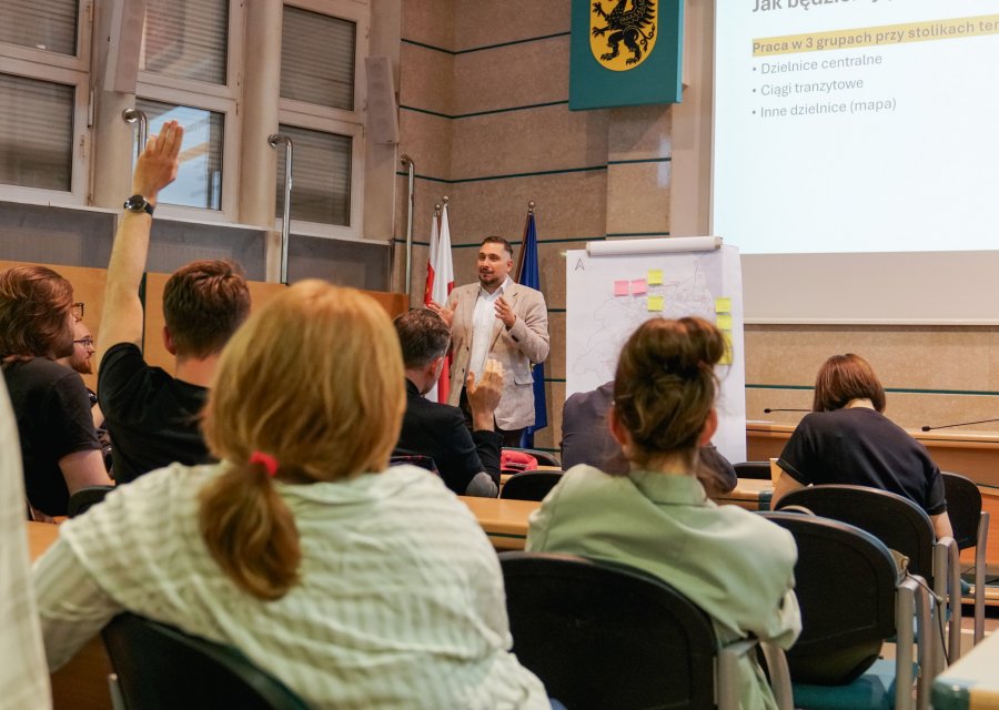 Szczeg&oacute;ły dotyczące wniosk&oacute;w ze spotkania, a także z całego przebiegu konsultacji zostaną uwzględnione w raporcie końcowym, kt&oacute;ry będzie podstawą do dalszych decyzji dotyczących działań ograniczających hałas uliczny w Gdyni (fot. LIS)