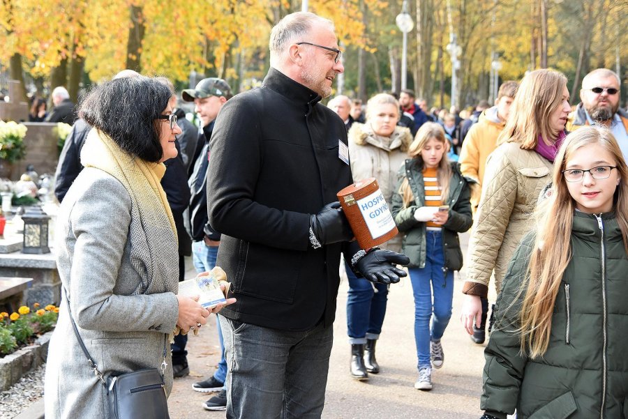 W Gdyni tradycyjnie odbywa się zbiórka pieniędzy na rzecz Hospicjum imienia św. Wawrzyńca, fot. M. Puszczewicz