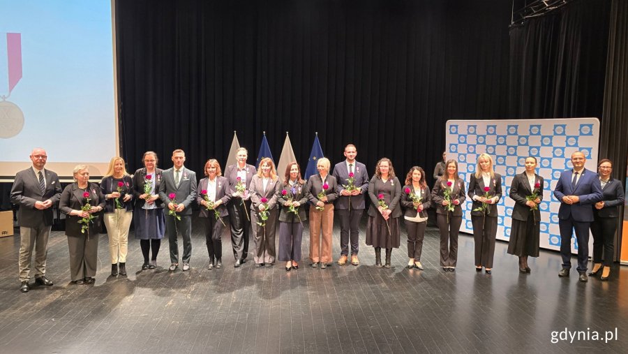 Osoby uhonorowane podczas Wojewódzkiej Uroczystości z okazji Dnia Edukacji Narodowej 2025 (fot. Katarzyna Balcerzak)