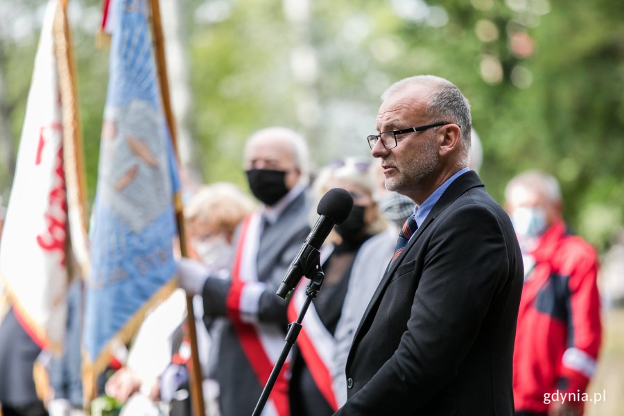 Wiceprezydent Gdyni Michał Guć przemawia podczas gdyńskich obchodów Dnia Sybiraka // fot. Karol Stańczak