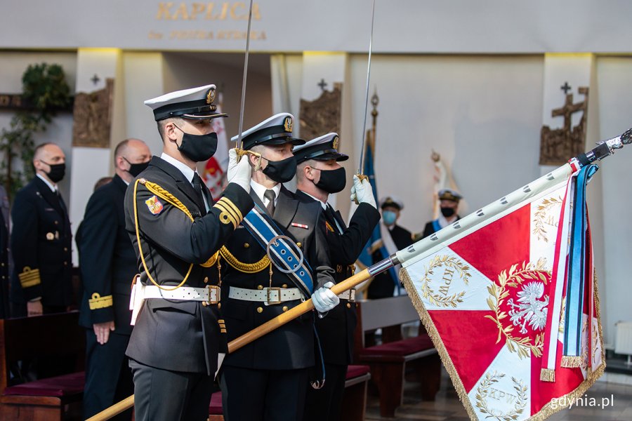 Msza św. w kościele pw. MB Nieustającej Pomocy i św. Piotra Rybaka w setną rocznicę odprawienia polowej mszy św. z okazji rozpoczęcia budowy poru w Gdyni. Fot. Anna Rezulak