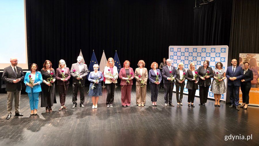 Osoby uhonorowane podczas Wojewódzkiej Uroczystości z okazji Dnia Edukacji Narodowej 2025 (fot. Katarzyna Balcerzak)