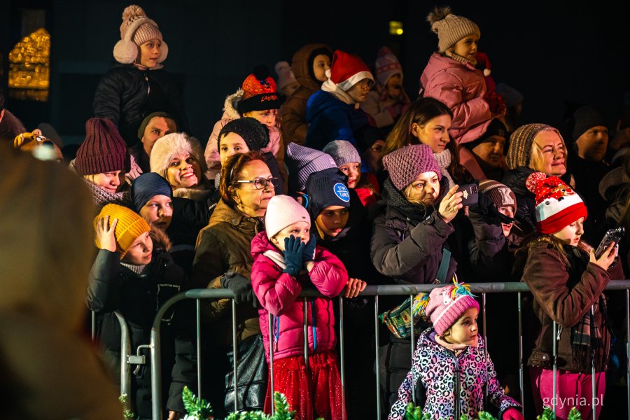 Gdyńskie mikołajki w muszli koncertowej na placu Grunwaldzkim (fot. Kamil Złoch)