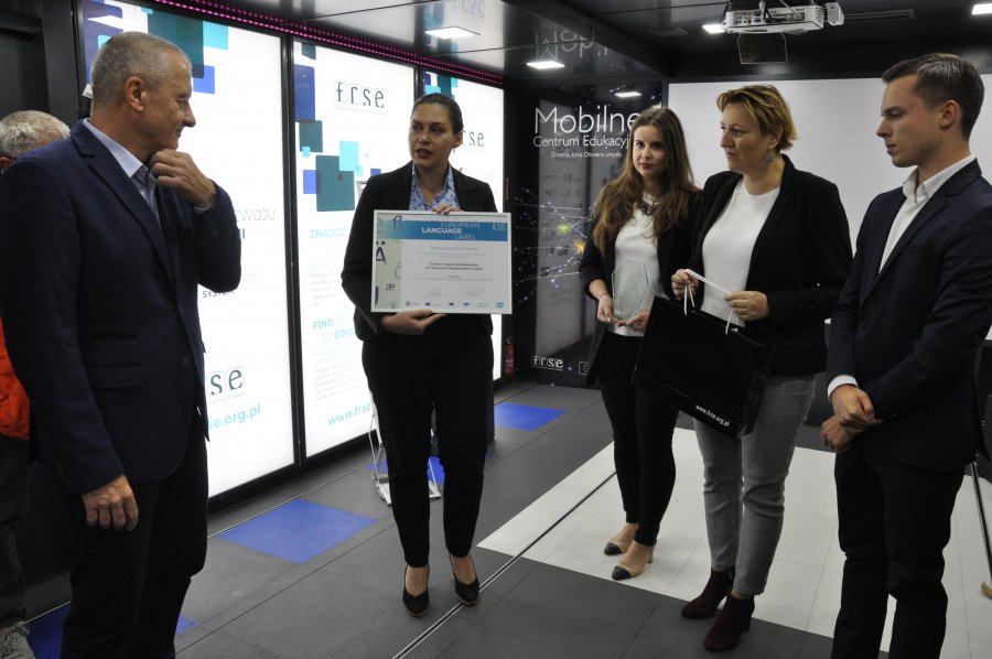 European Language Label, nagrodę Komisarza EU ds. Młodzieży i Sportu oraz nagrodę Minister Edukacji otrzymali uczniowie gdyńskiego III LO, fot. gdynia.pl